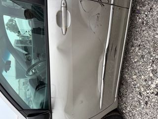 2004 Toyota Sienna LE - Primary Damage Right Image